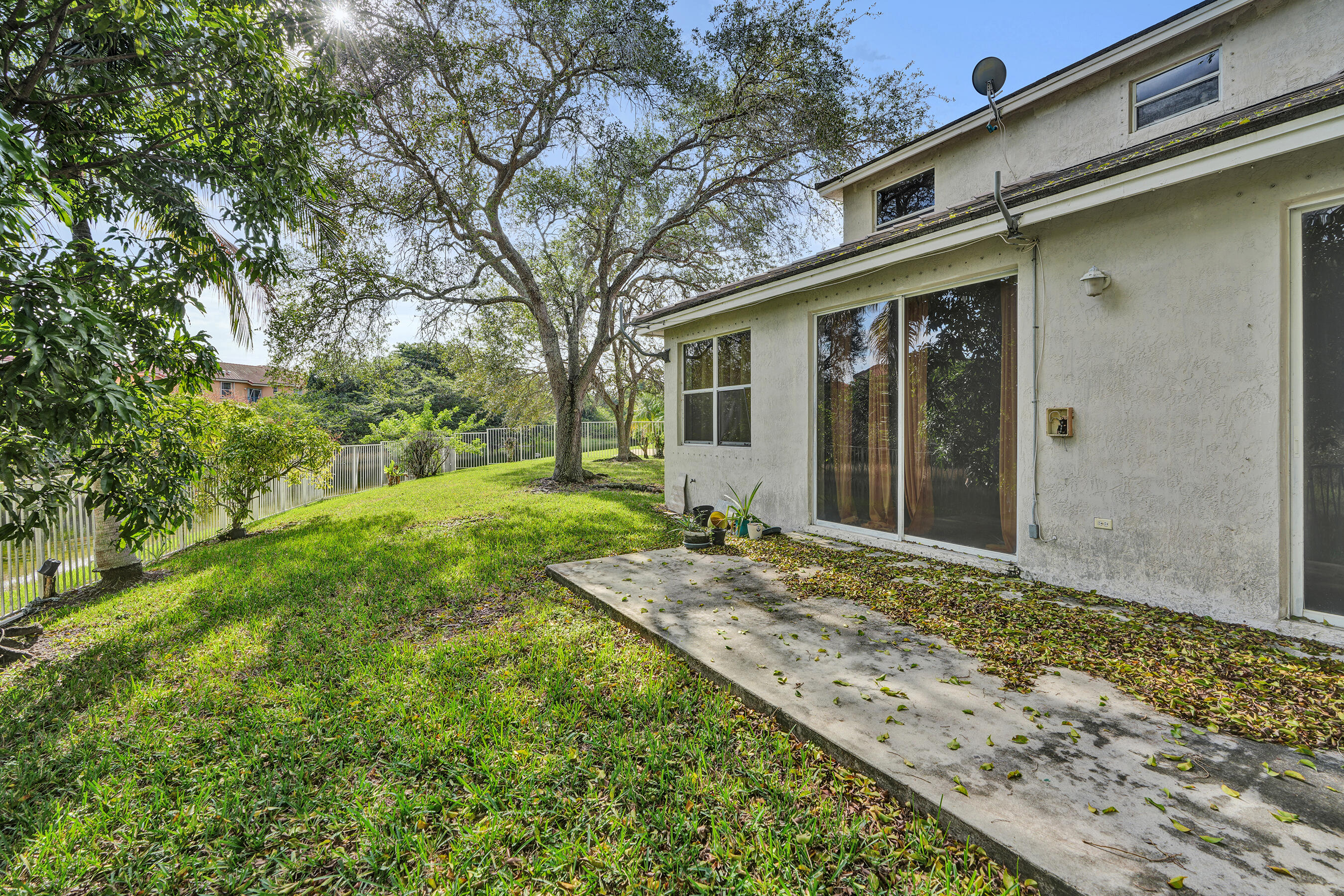 2389 NW 162nd Pembroke Pines, FL 33028