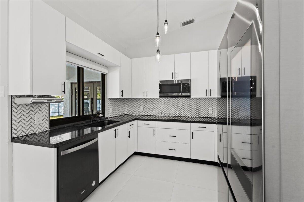 20221 NW 8th Pembroke Pines, FL 33029