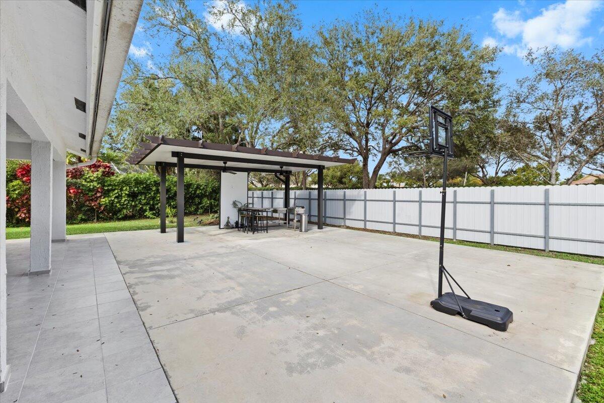 20221 NW 8th Pembroke Pines, FL 33029