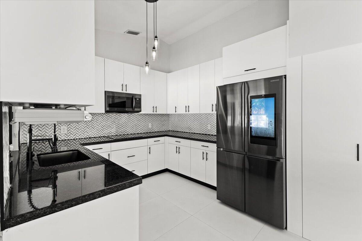 20221 NW 8th Pembroke Pines, FL 33029