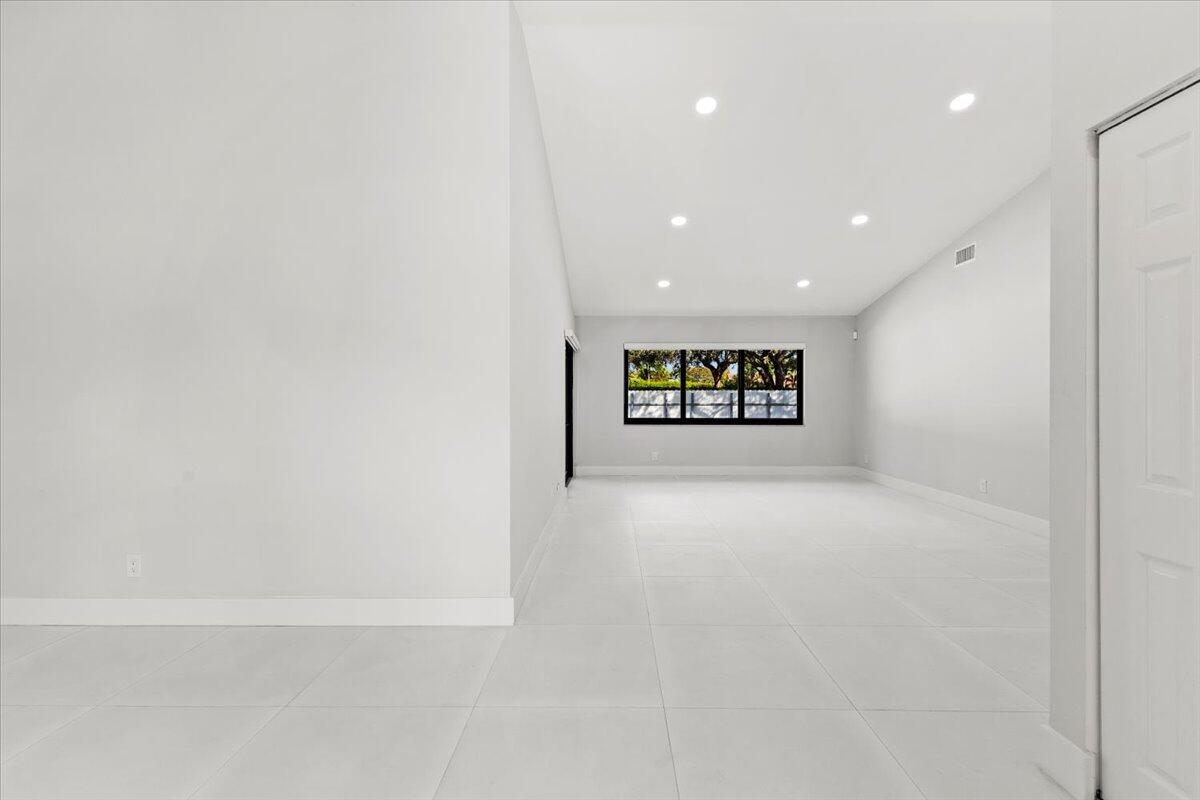 20221 NW 8th Pembroke Pines, FL 33029