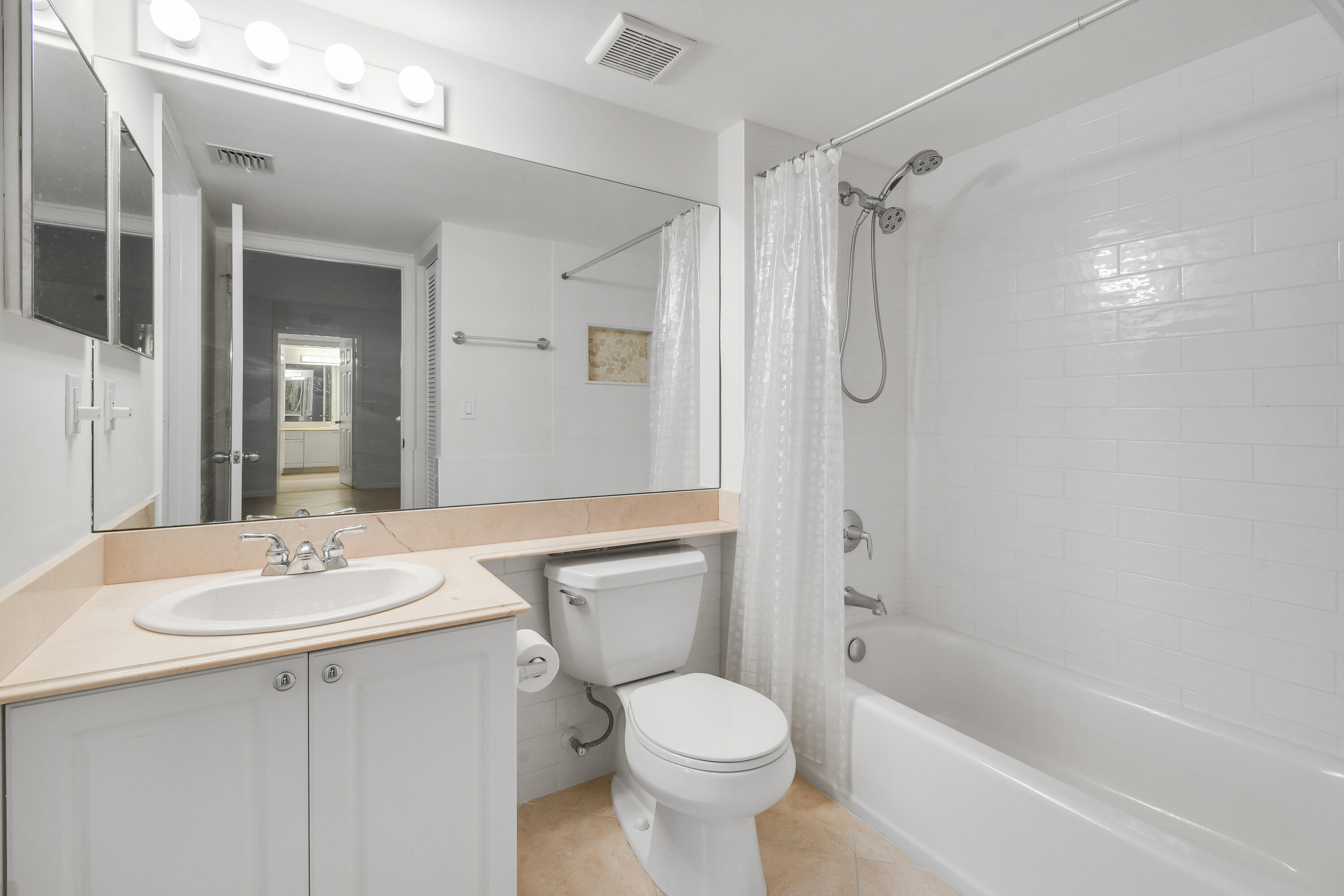 242 Village #2203 Tequesta, FL 33469