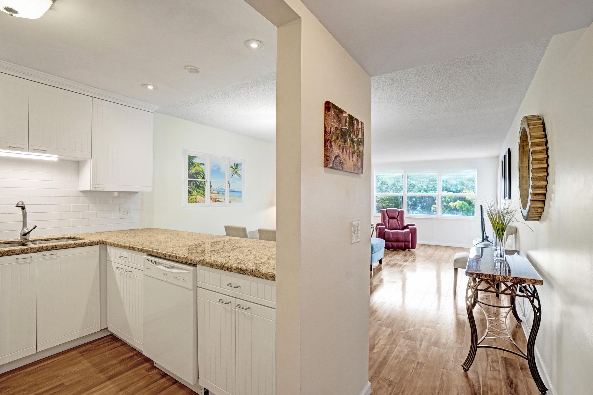 1502 S Lakeside #303