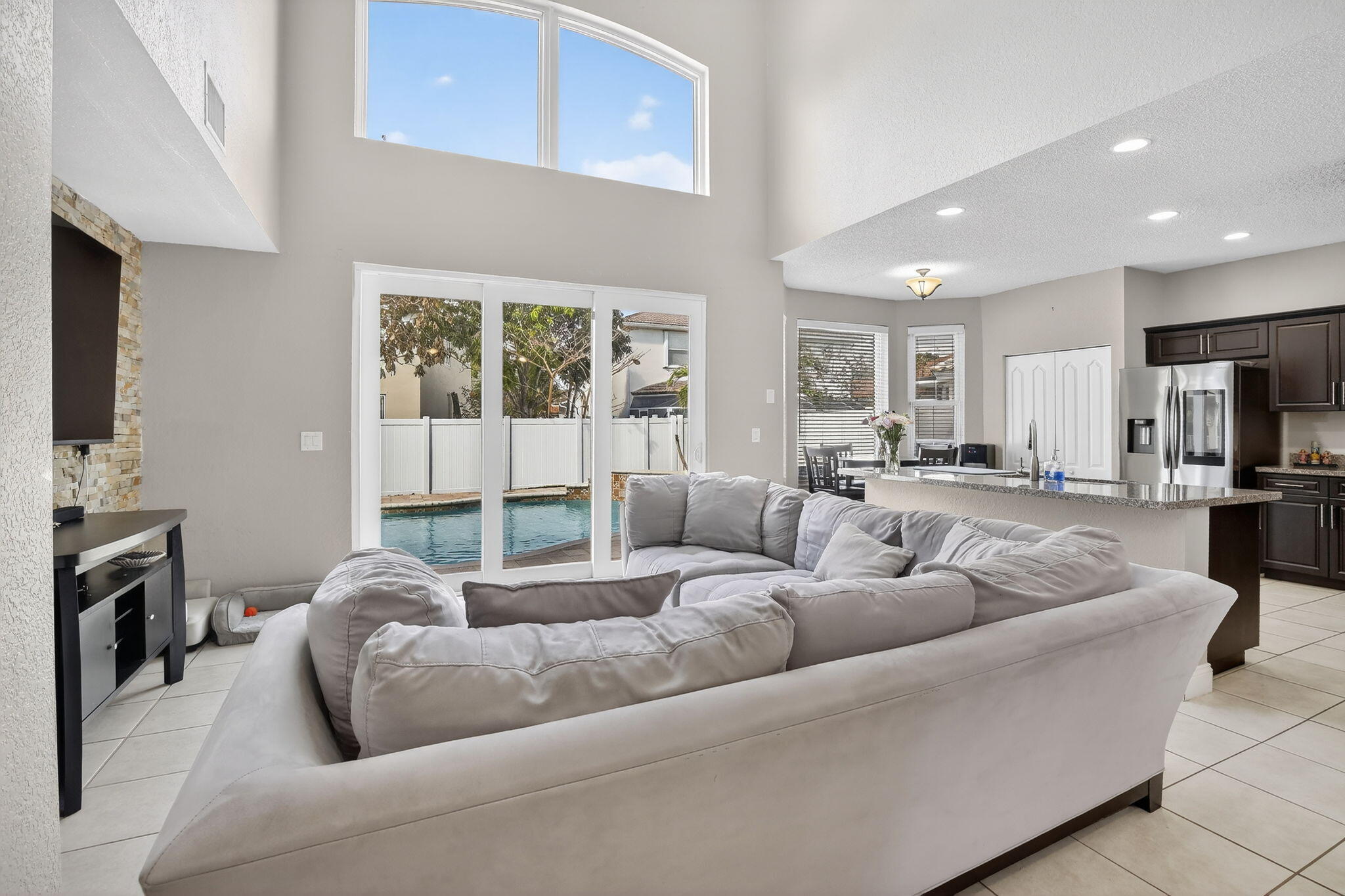 1583 SW 186th Pembroke Pines, FL 33029