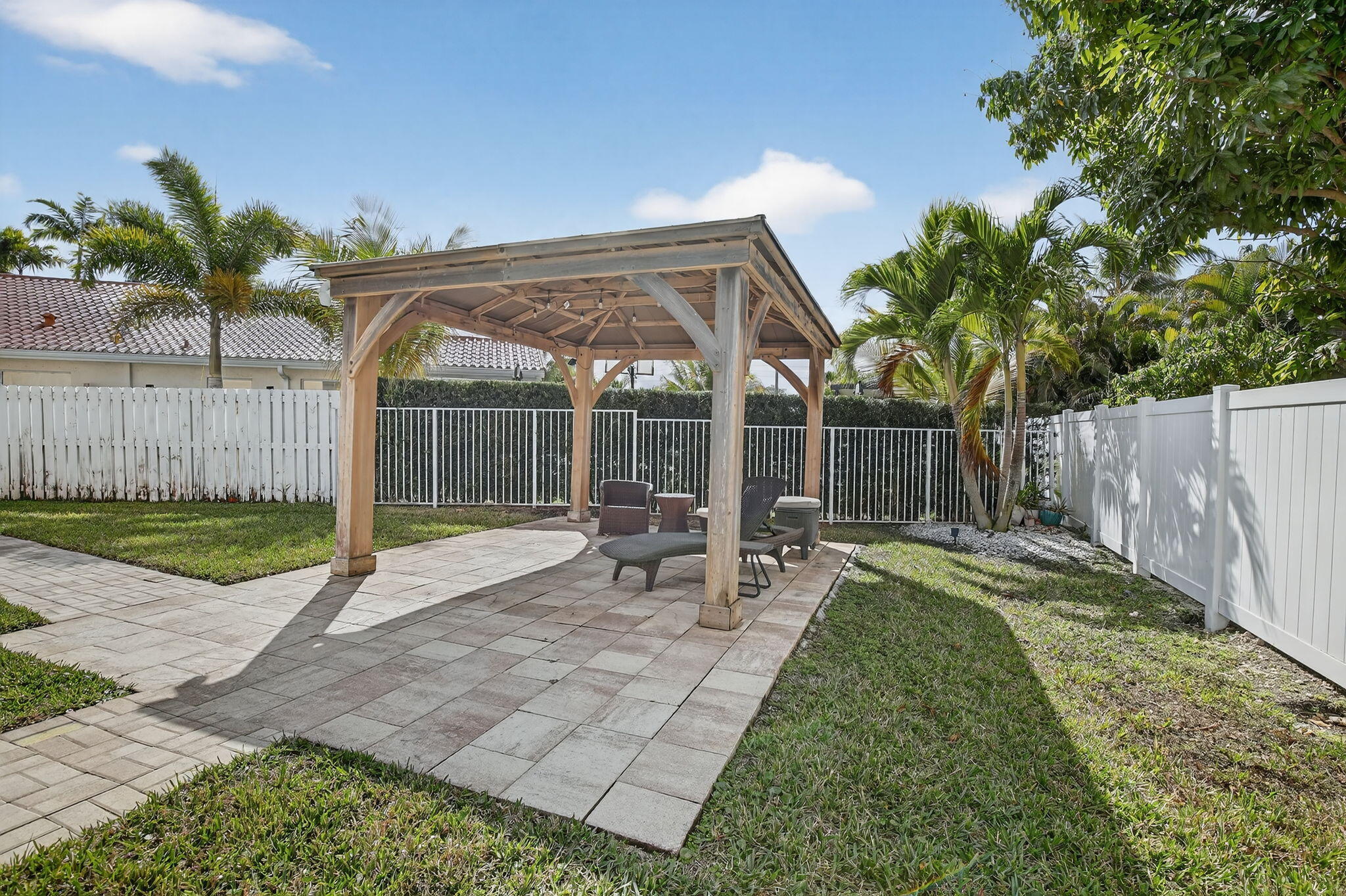 1583 SW 186th Pembroke Pines, FL 33029
