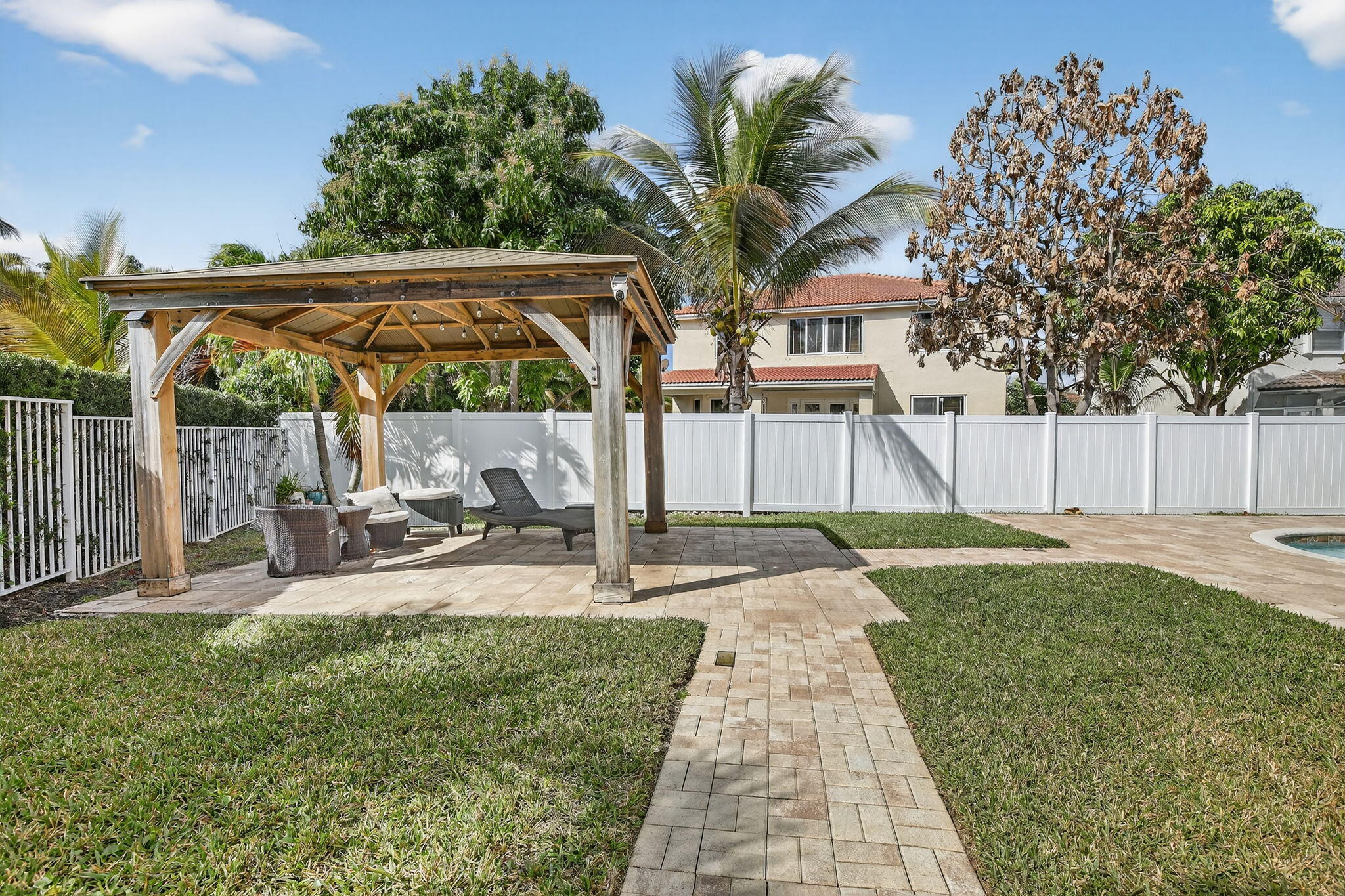 1583 SW 186th Pembroke Pines, FL 33029