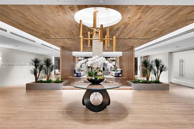 image Roney Palace Condo15