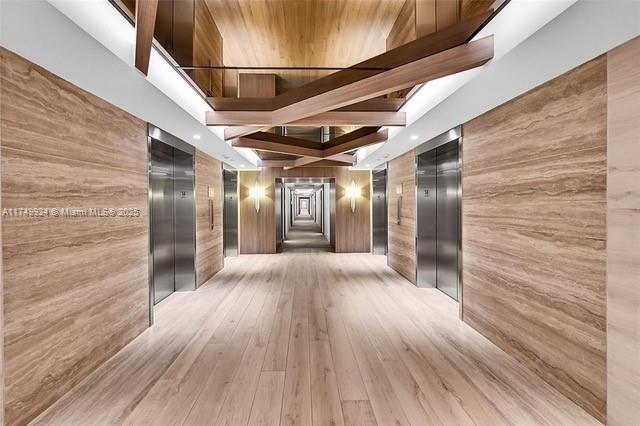image Roney Palace Condo16