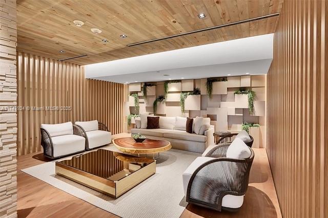 image Roney Palace Condo17