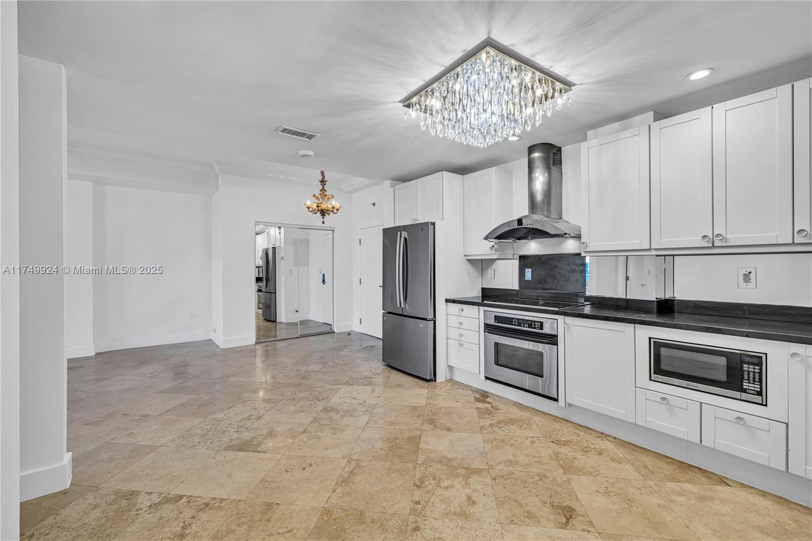 image Roney Palace Condo19