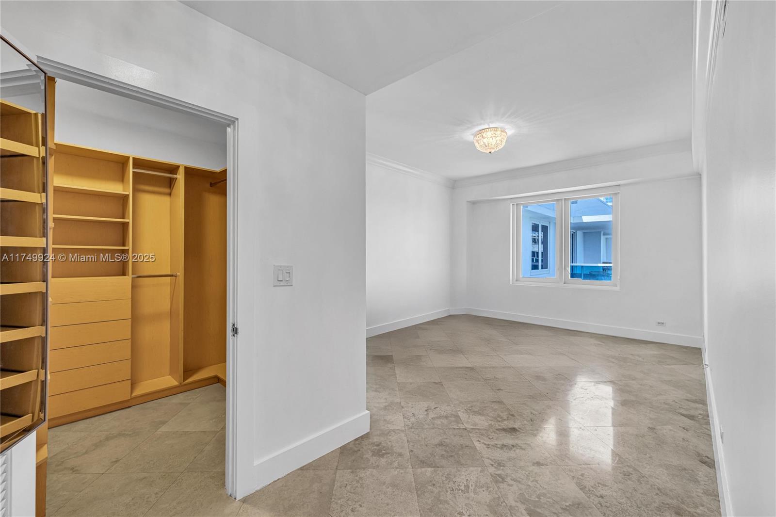 image Roney Palace Condo23
