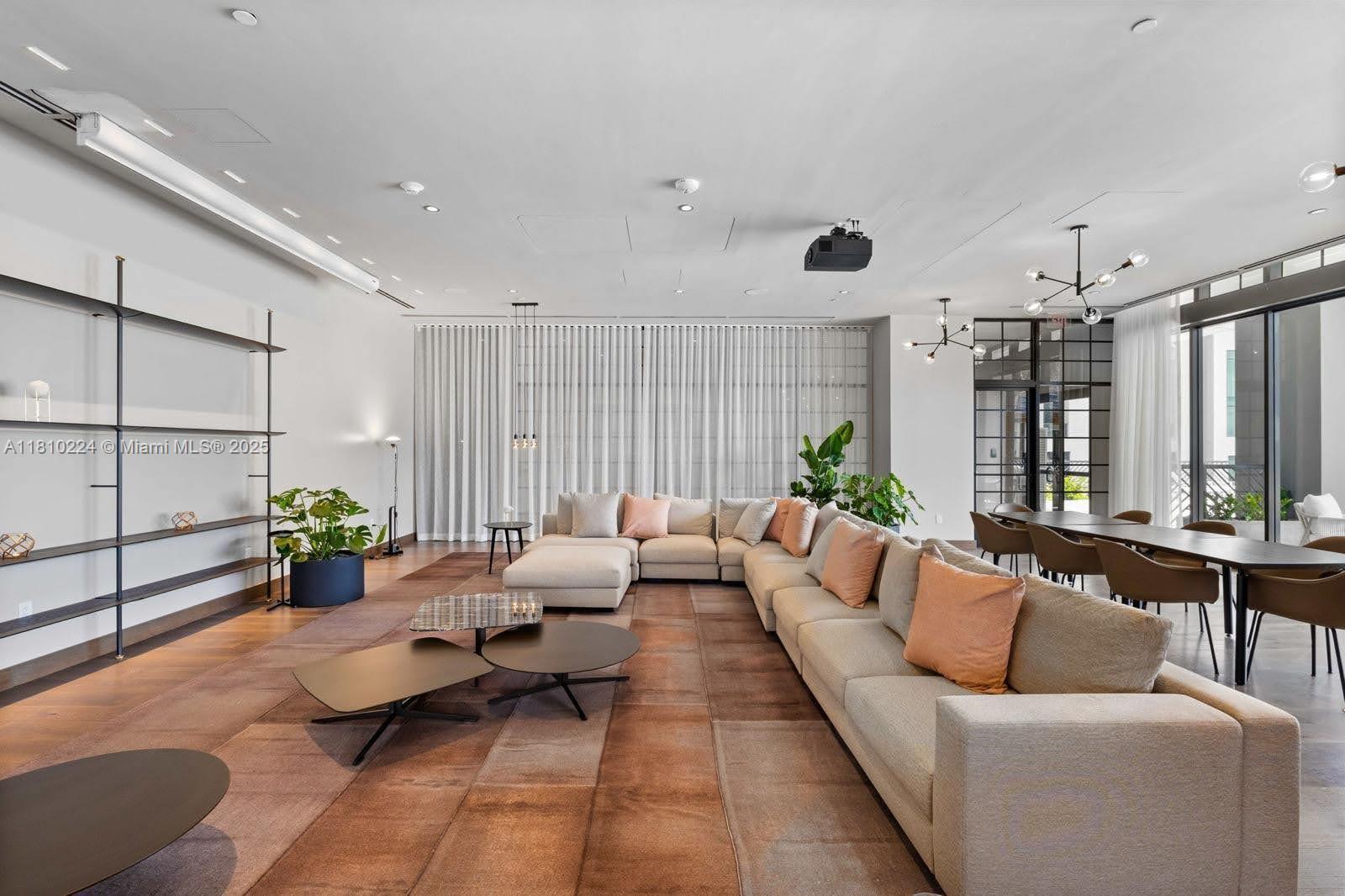 image Gale Residences25