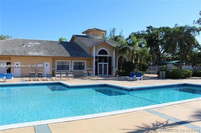 250 W Palm Cir W #307