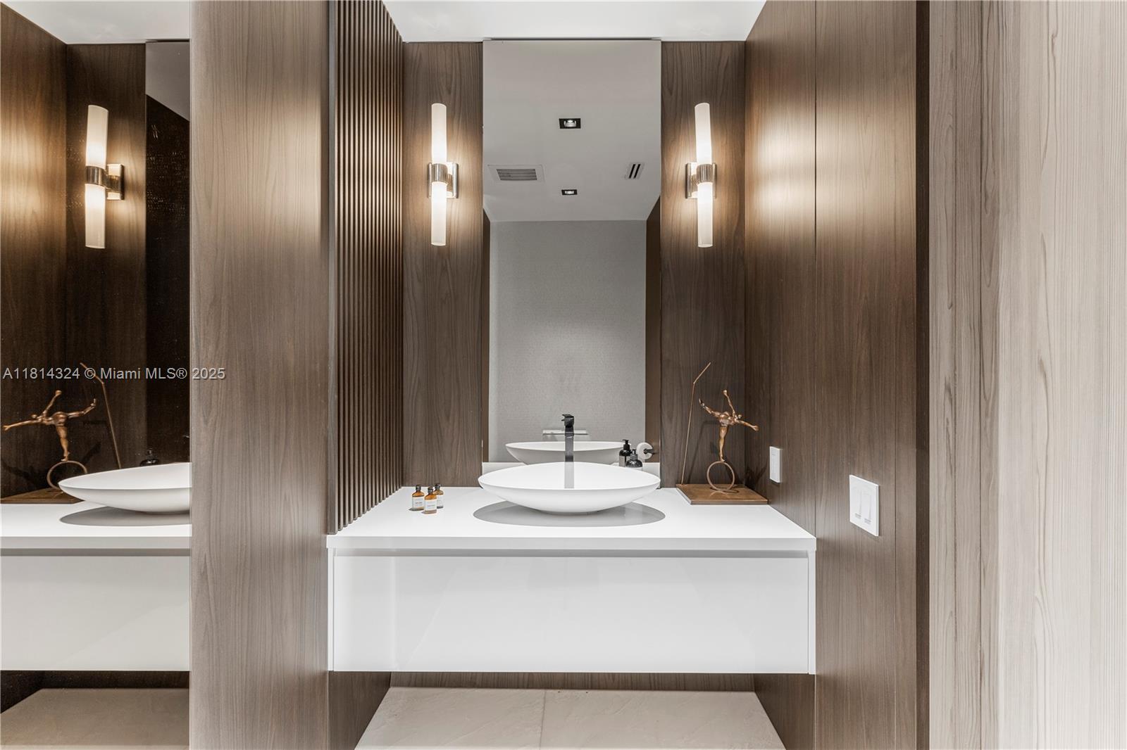 1300 Brickell Bay Dr #4400 Miami, FL 33131