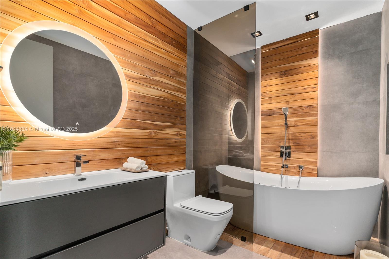 1300 Brickell Bay Dr #4400 Miami, FL 33131