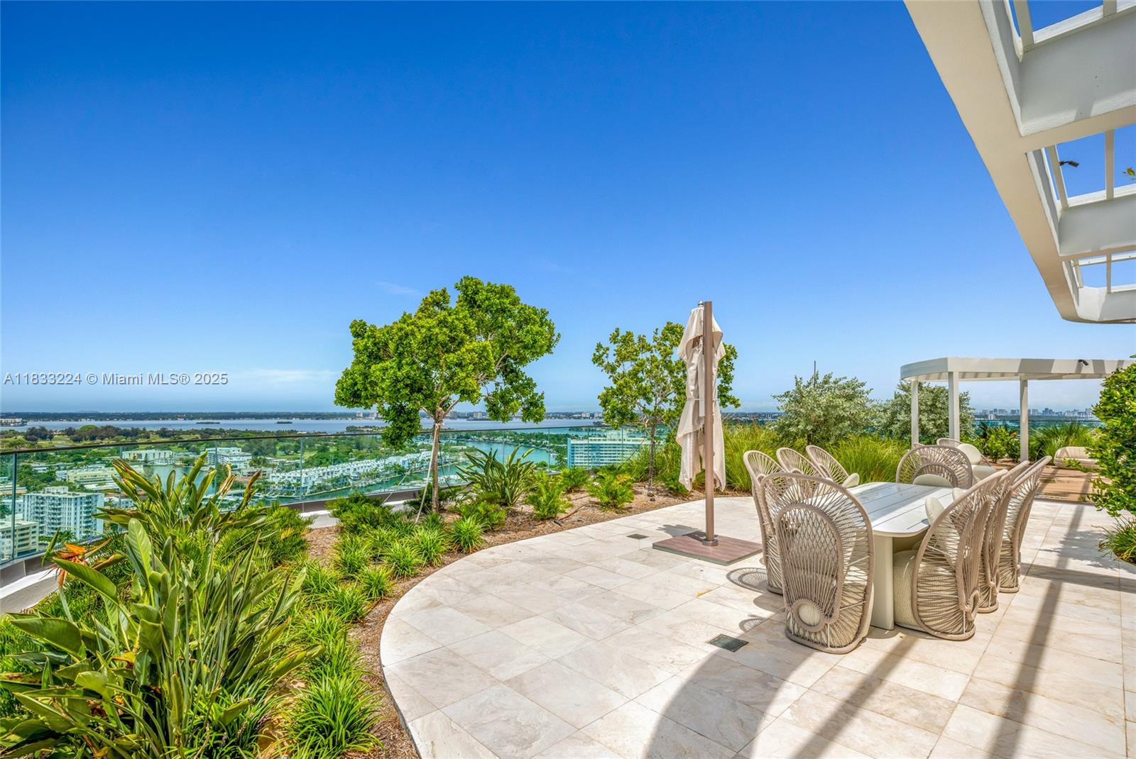 580 72th #910 Miami Beach, FL 31441