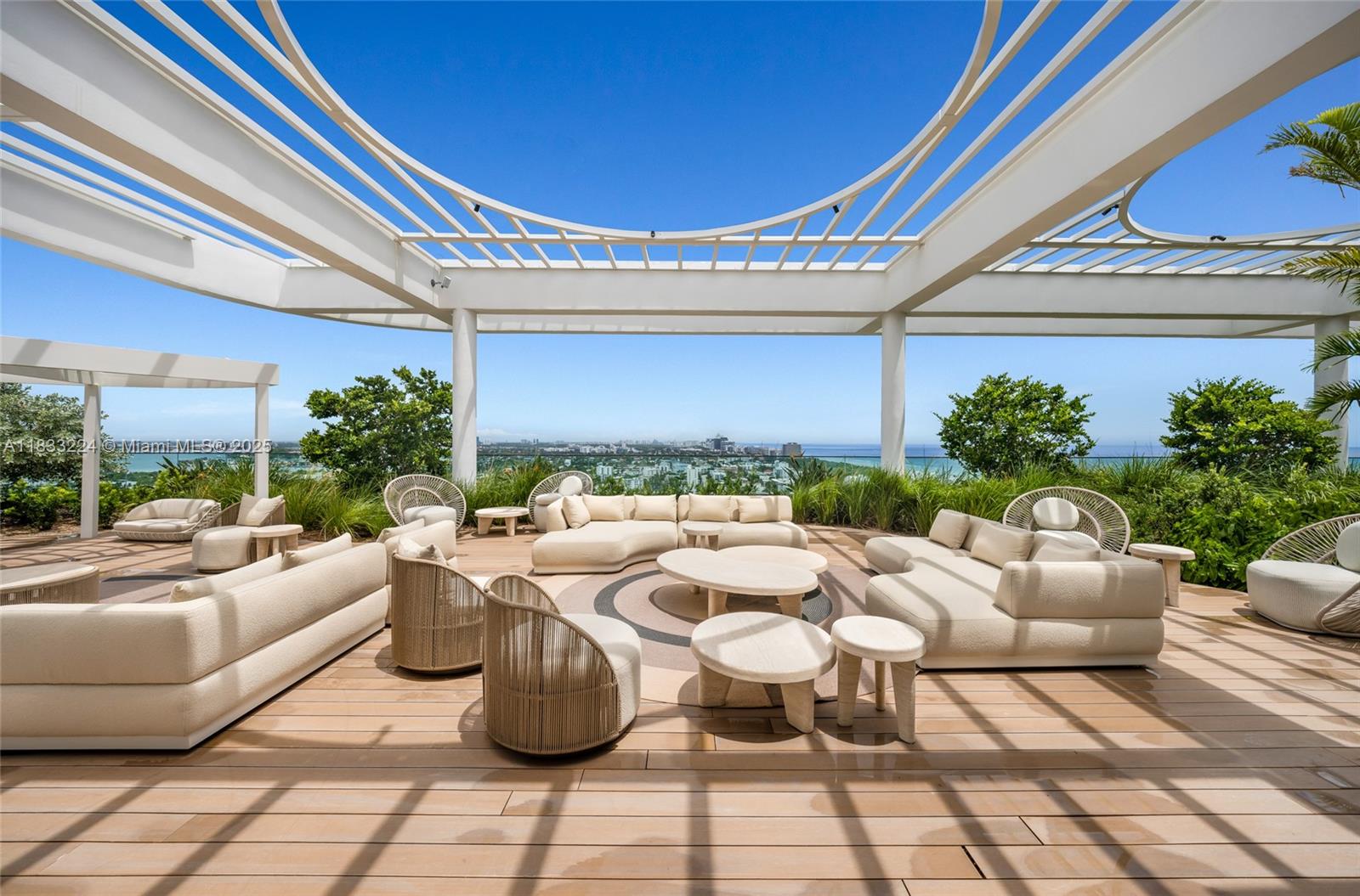 580 72th #910 Miami Beach, FL 31441