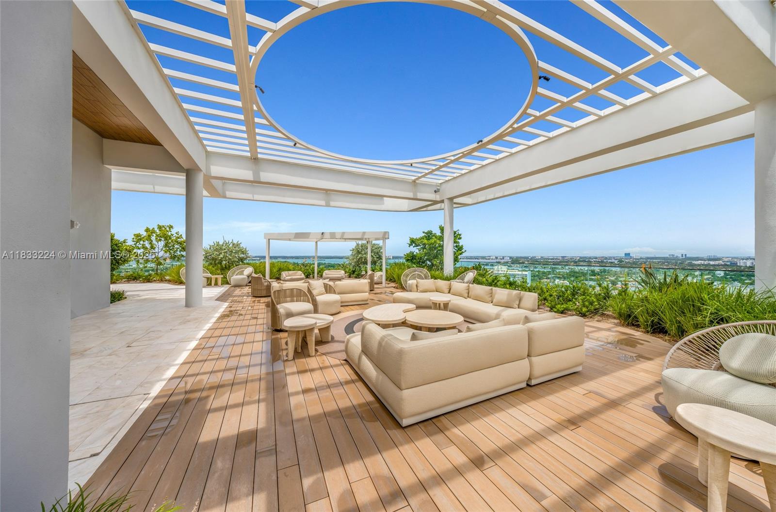 580 72th #910 Miami Beach, FL 31441