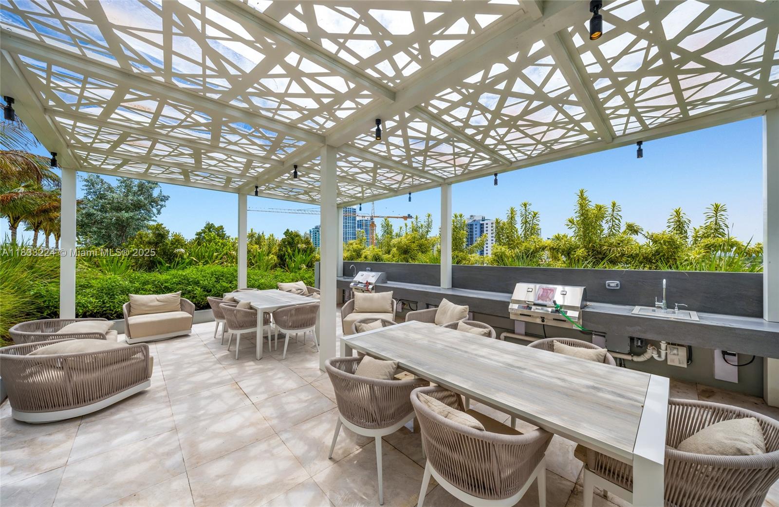 580 72th #910 Miami Beach, FL 31441