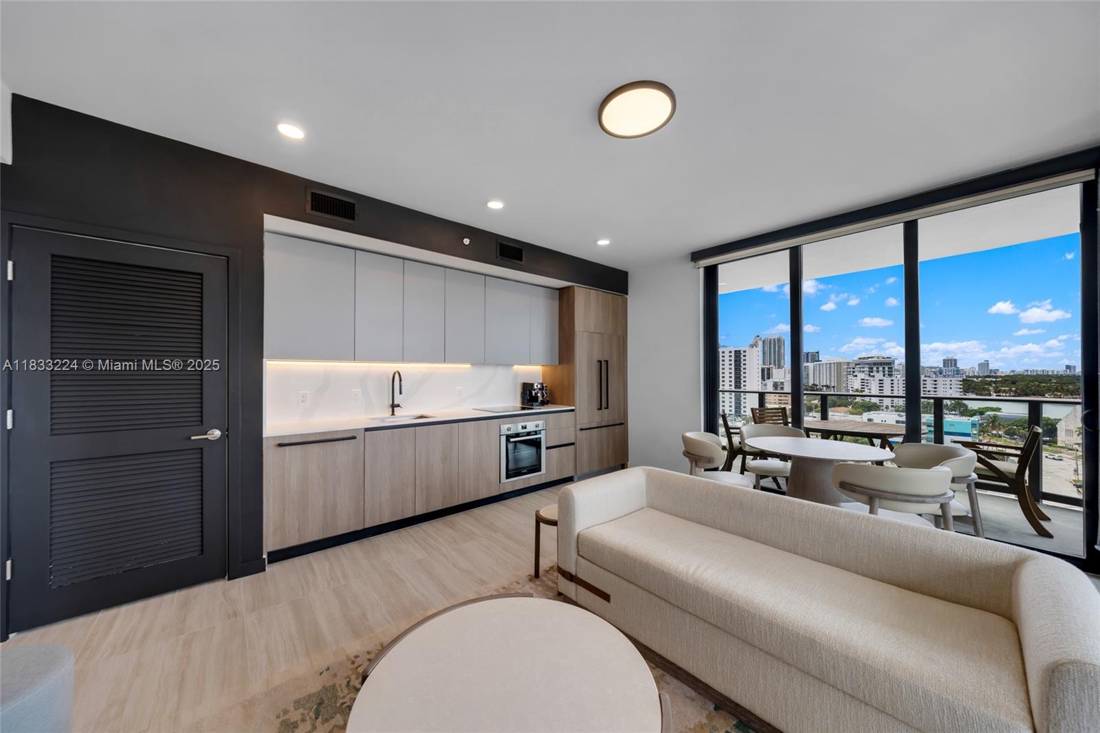 580 72th #910 Miami Beach, FL 31441