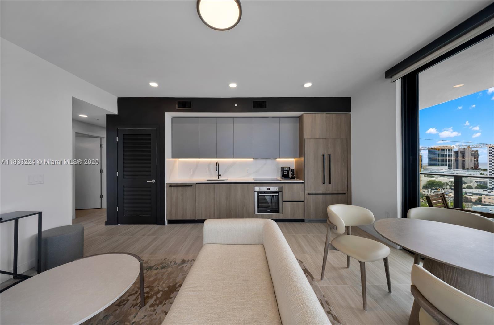 580 72th #910 Miami Beach, FL 31441