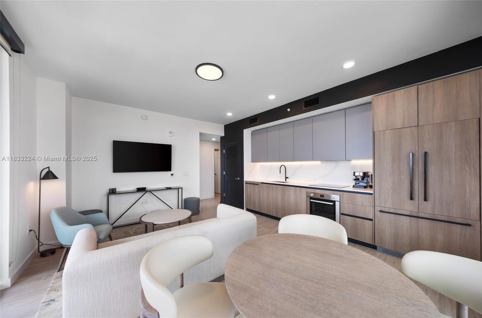 580 72th #910 Miami Beach, FL 31441