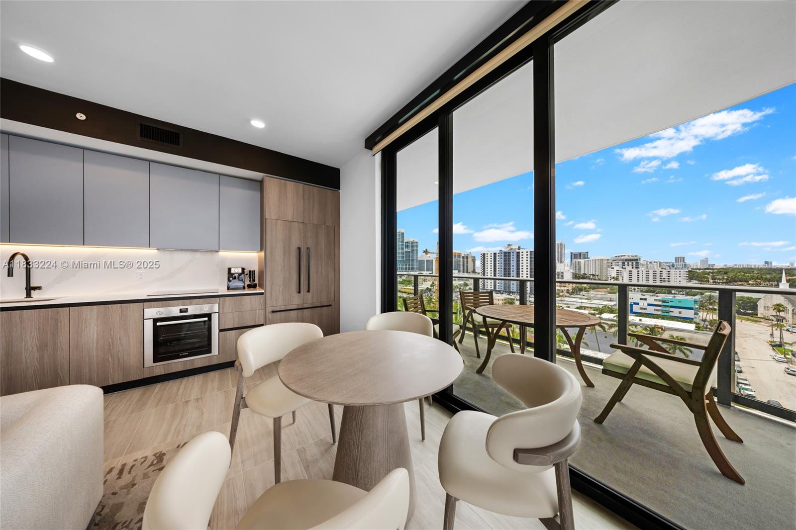 580 72th #910 Miami Beach, FL 31441