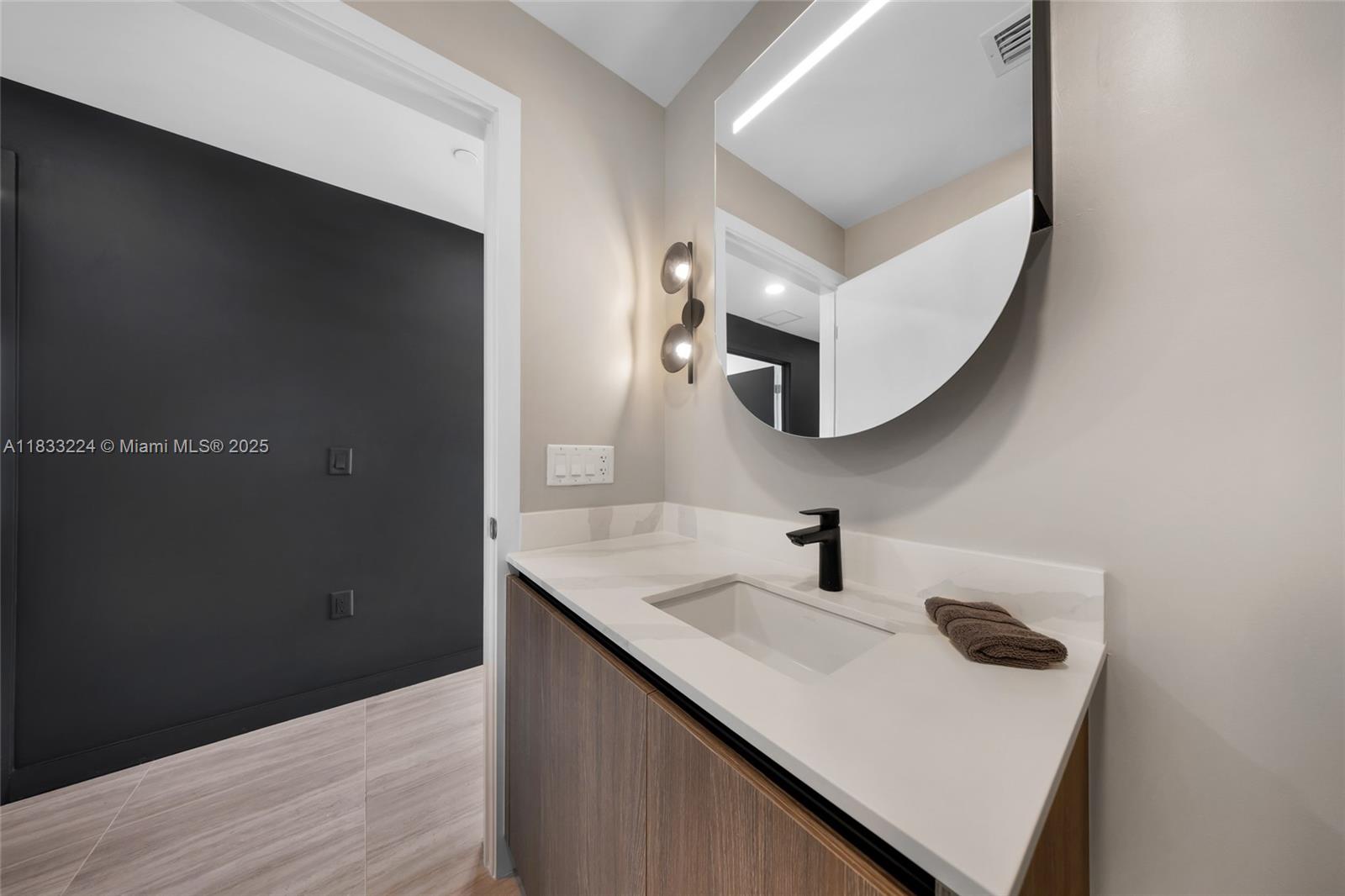 580 72th #910 Miami Beach, FL 31441