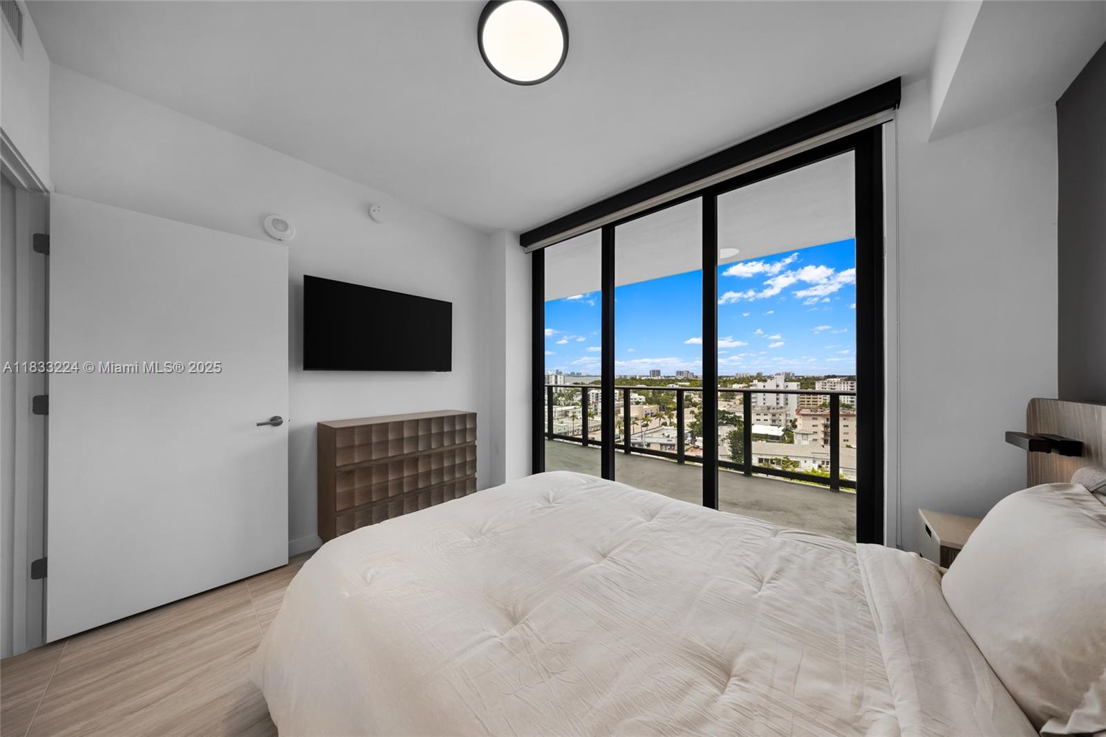 580 72th #910 Miami Beach, FL 31441