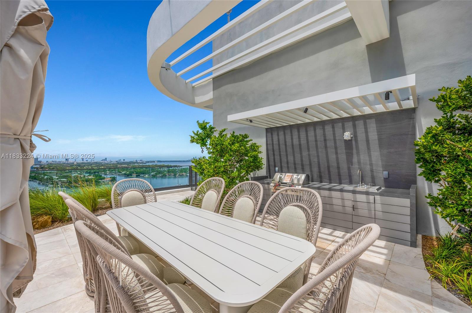 580 72th #910 Miami Beach, FL 31441