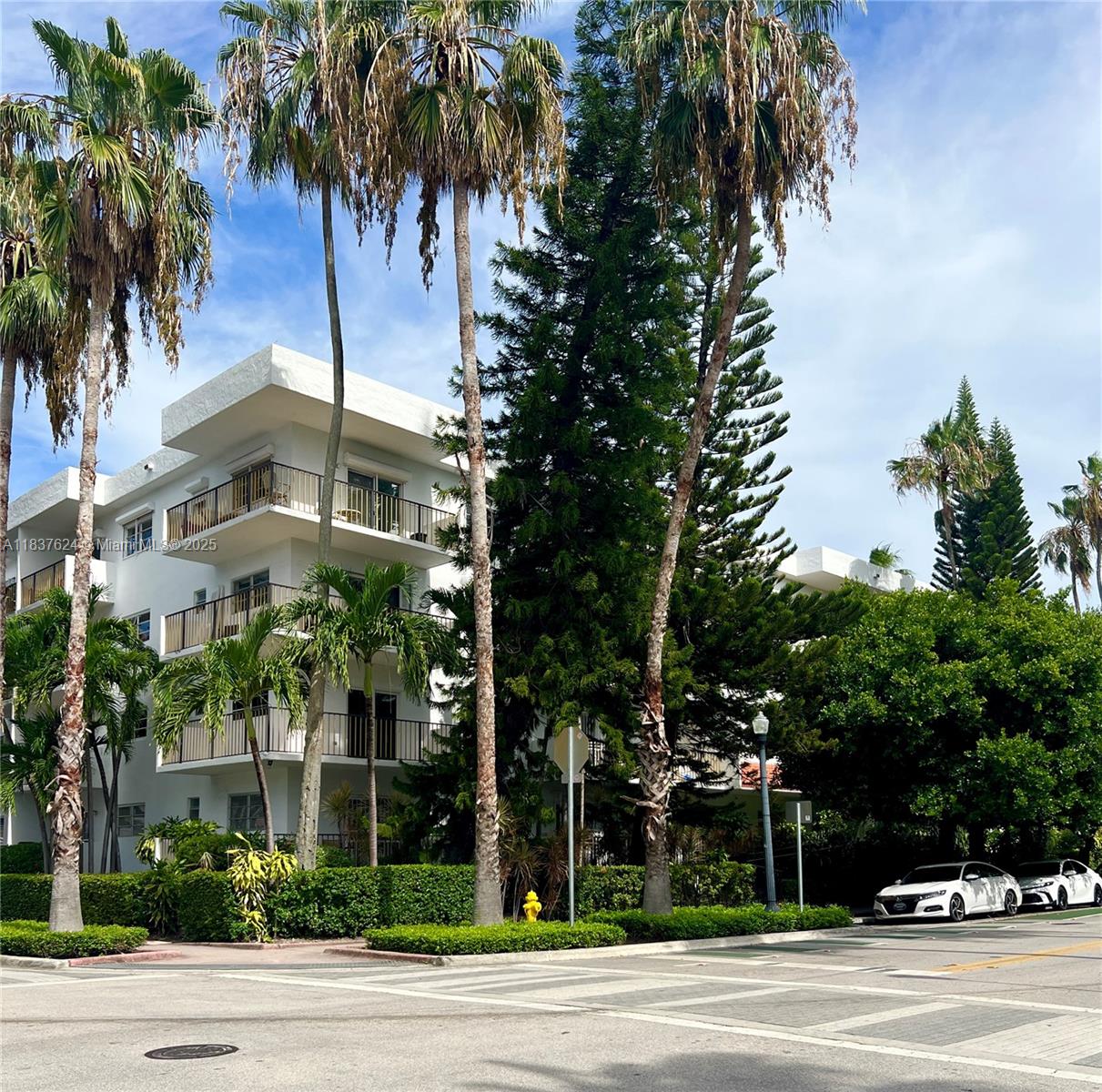 855 Euclid Ave #104