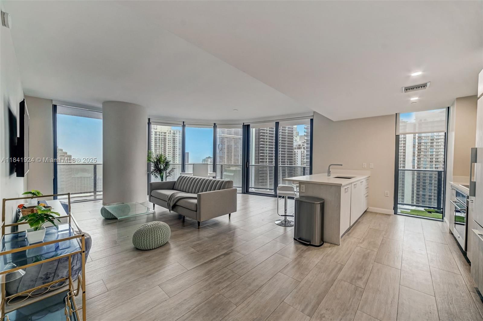 45 SW 9th St #2803