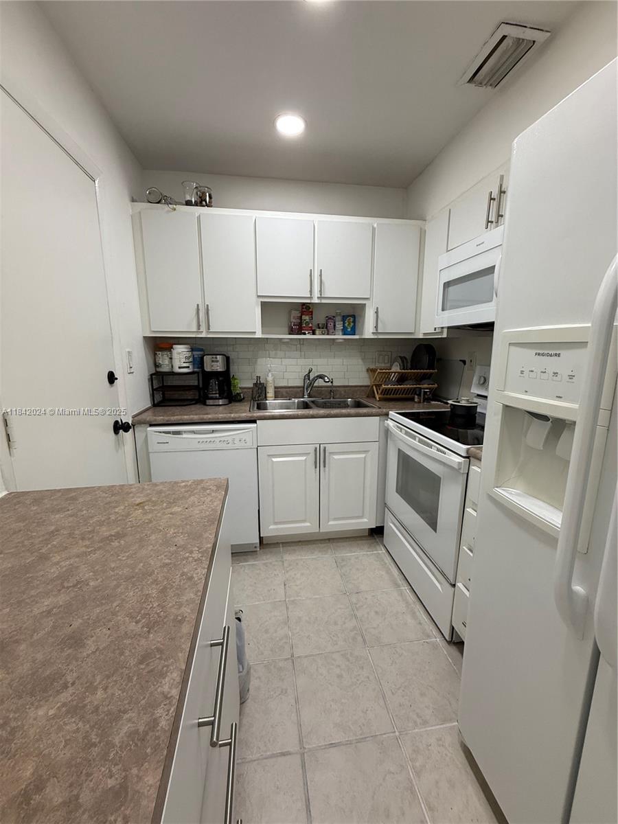 3000 NE 16th Ave #209