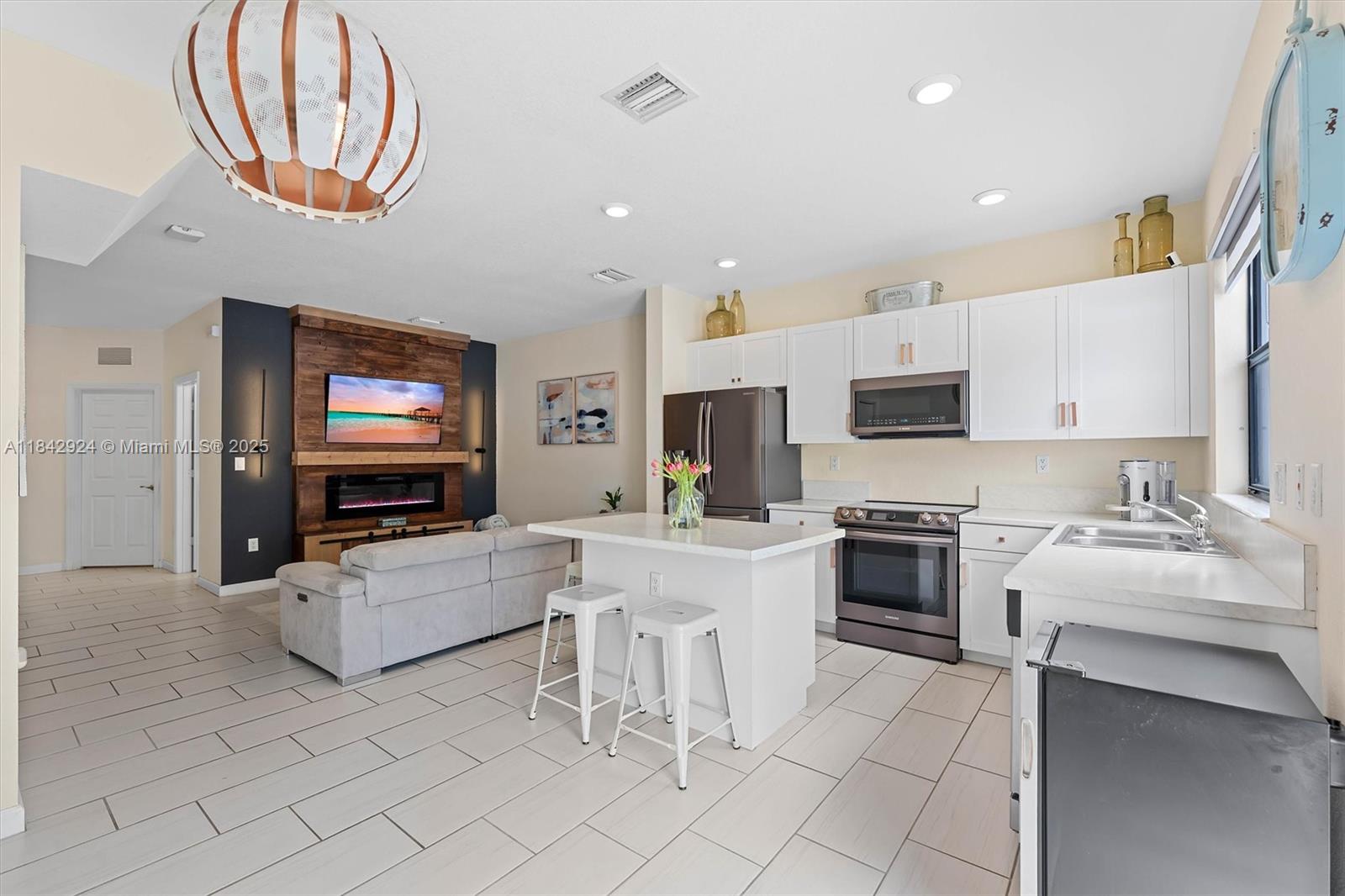 3370 W 106th Ter