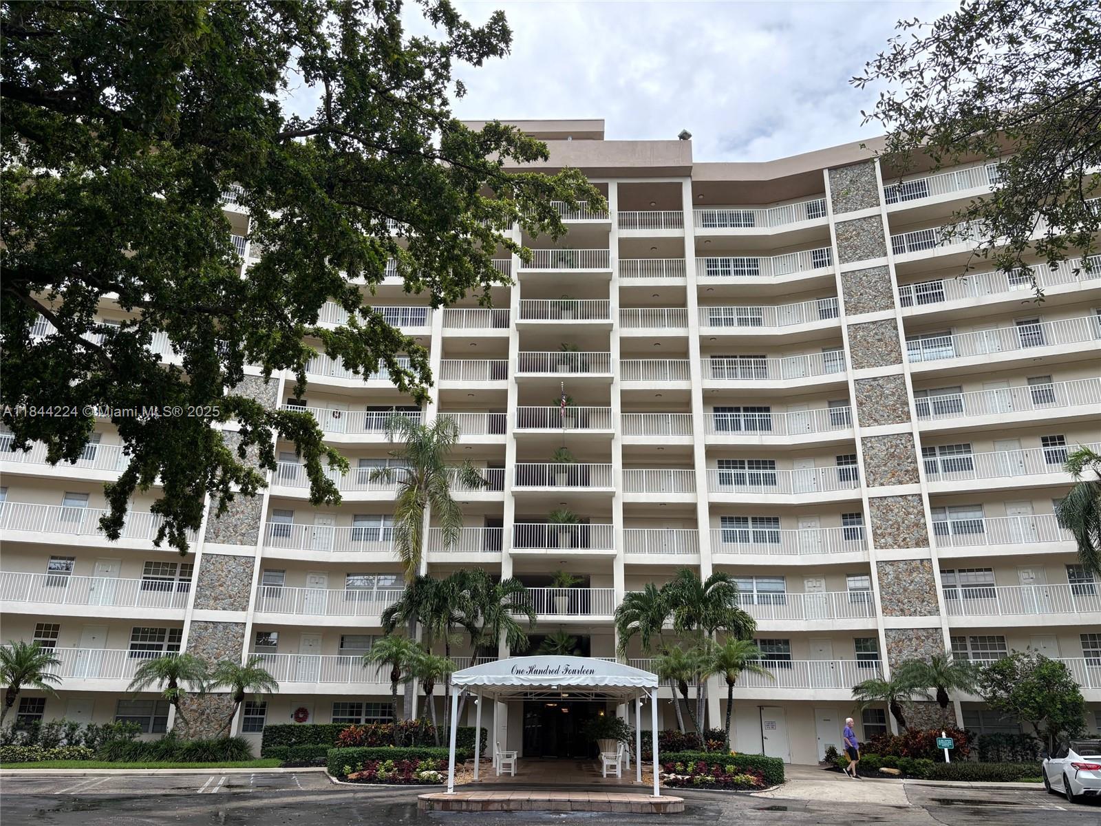 3507 Oaks Way #805