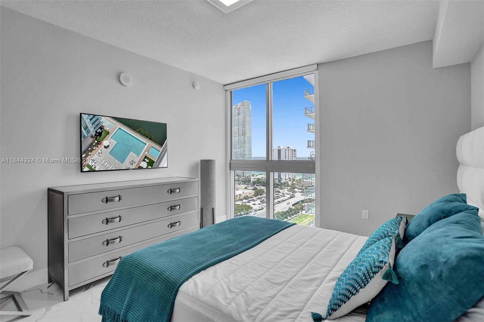 image Parque Towers Condo13