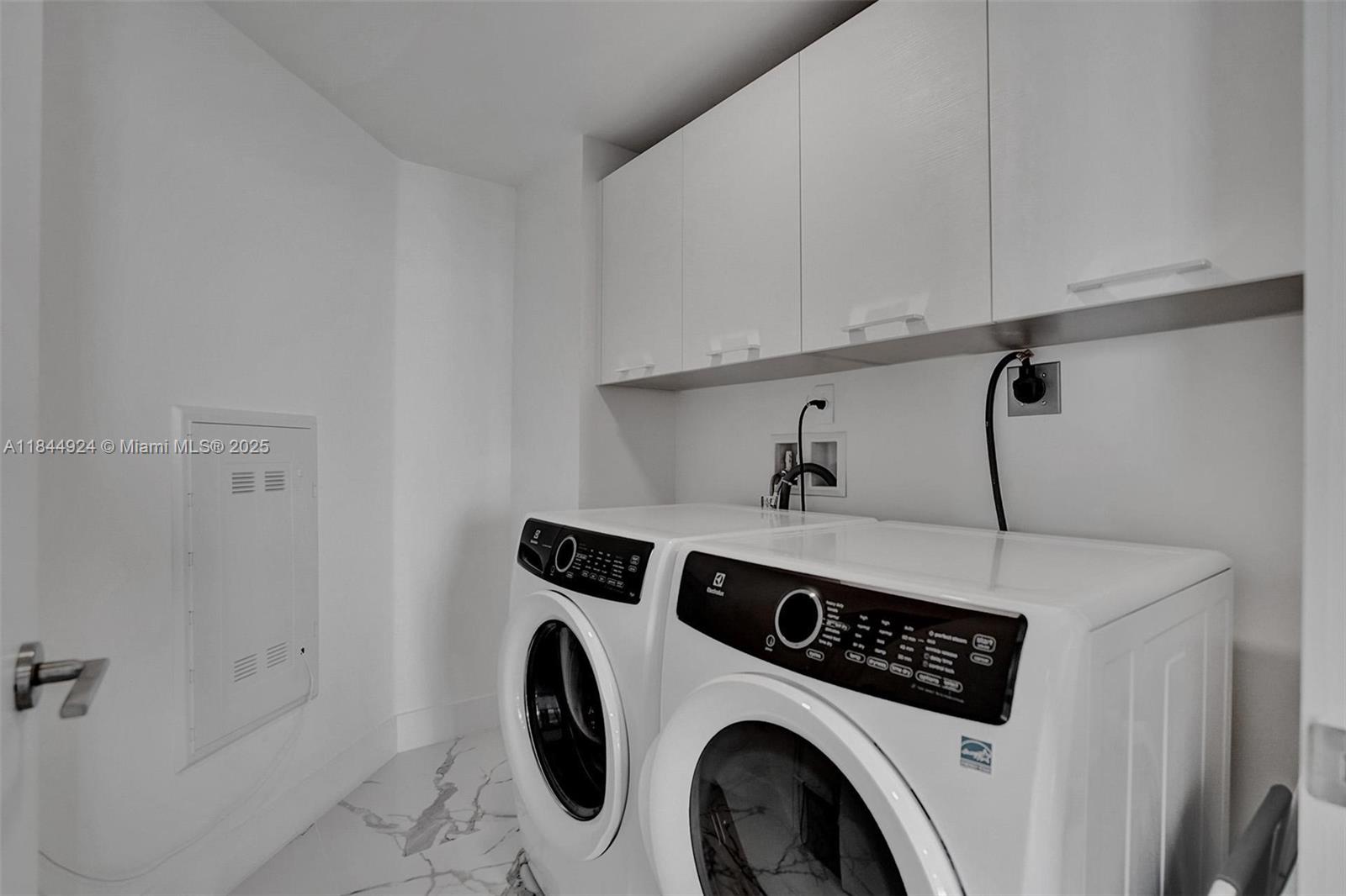 image Parque Towers Condo16