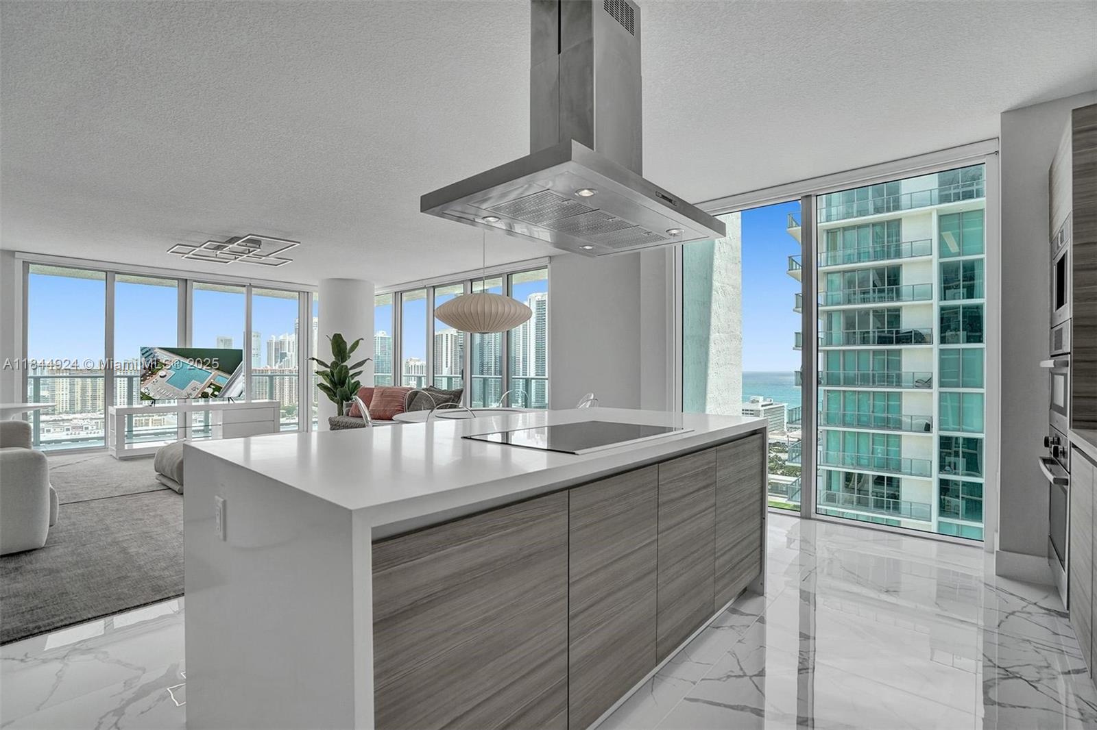 image Parque Towers Condo1