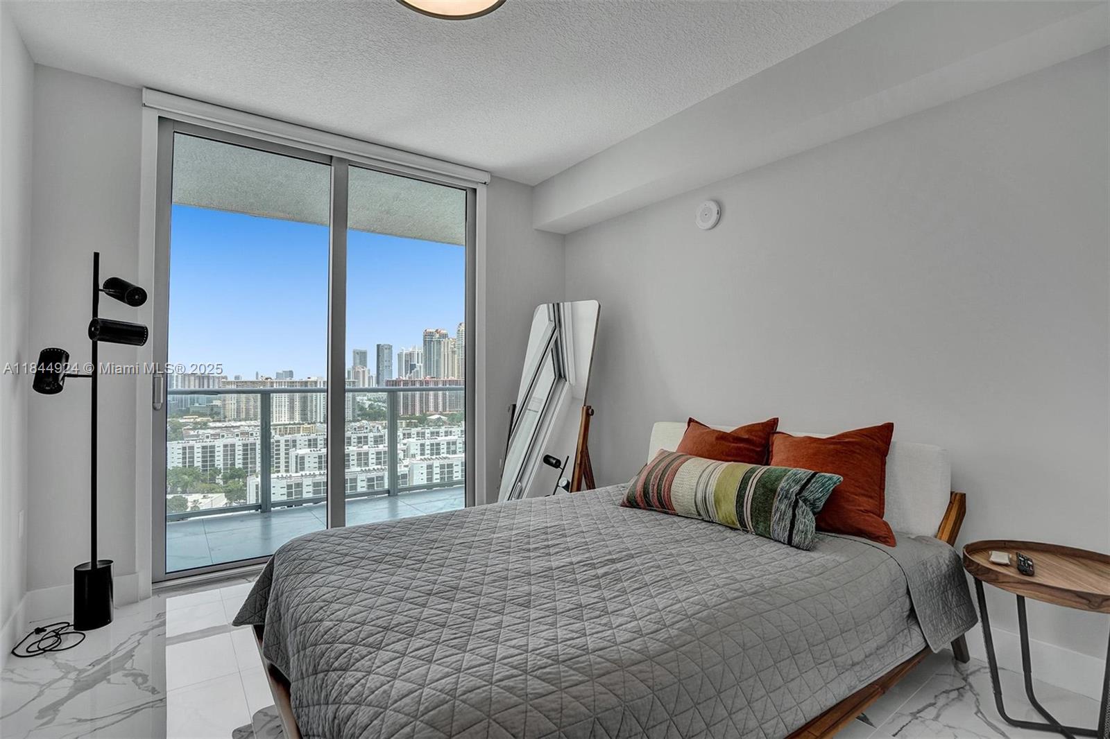 image Parque Towers Condo21