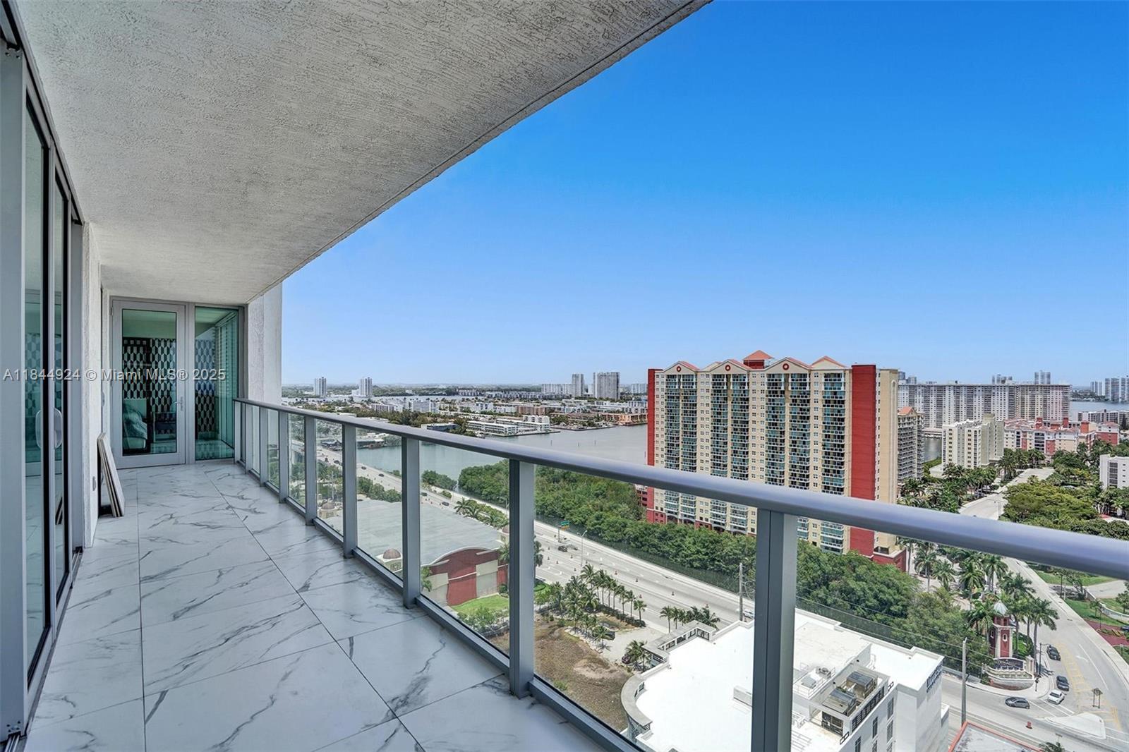 image Parque Towers Condo22