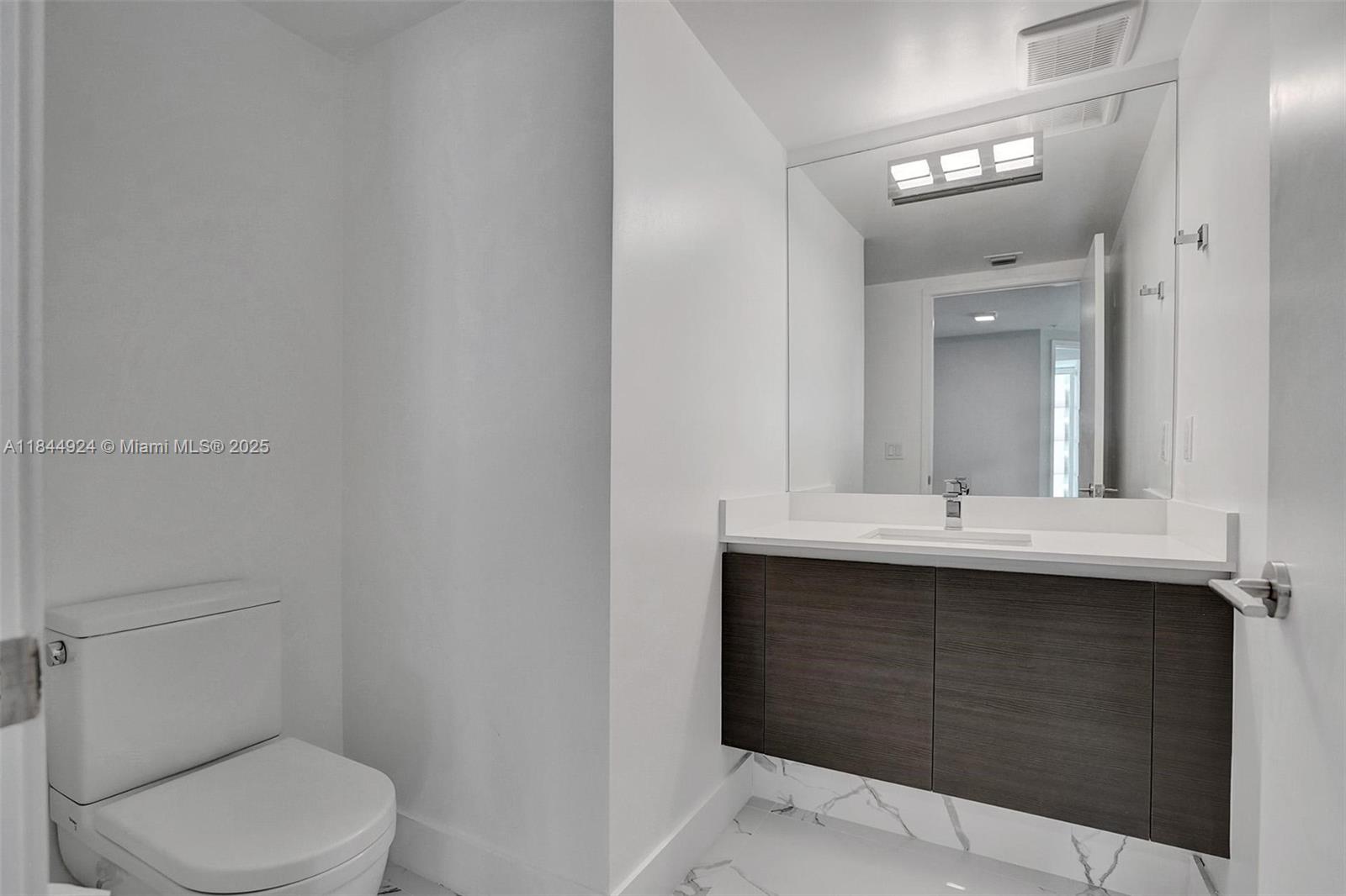 image Parque Towers Condo23
