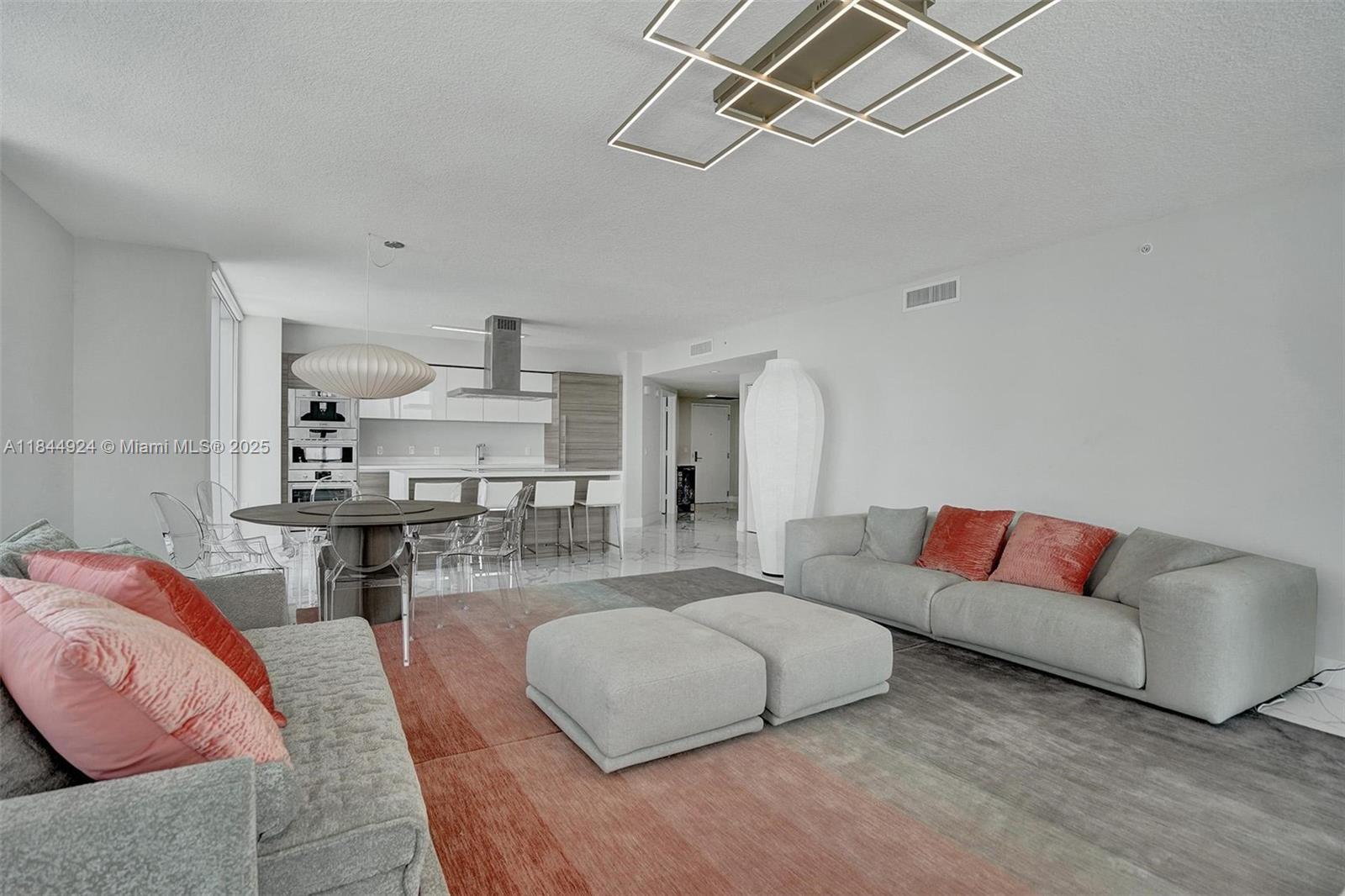 image Parque Towers Condo24
