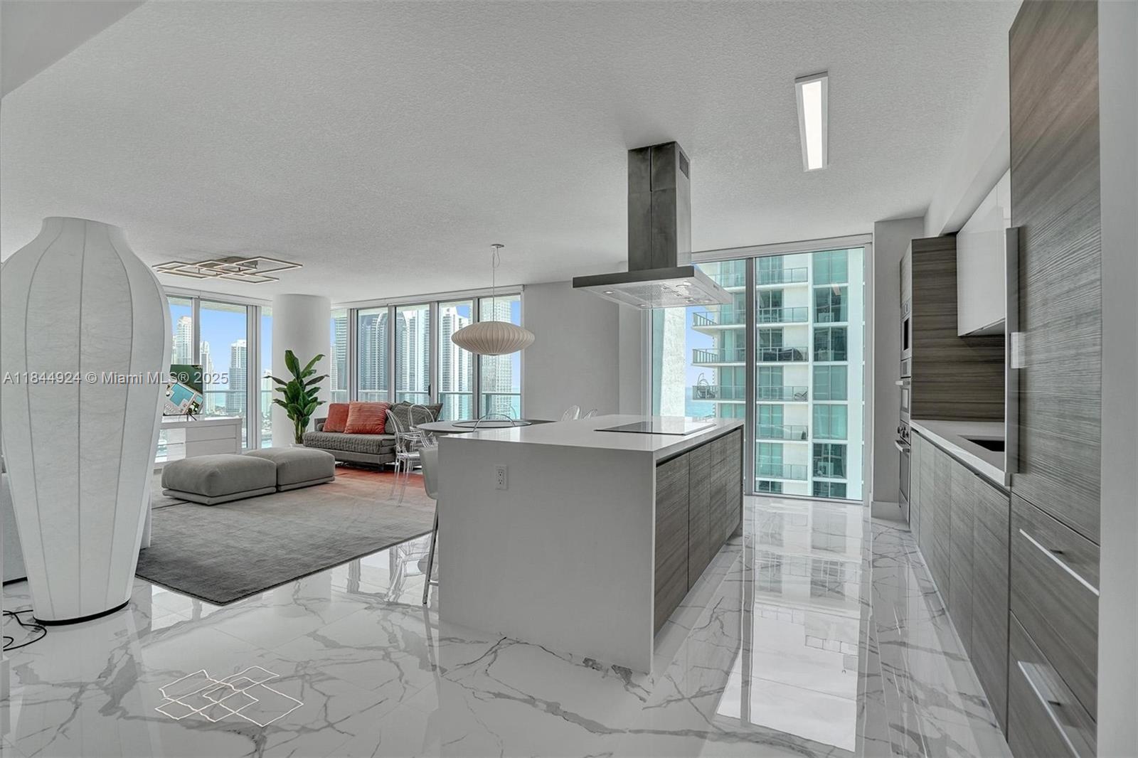 image Parque Towers Condo25