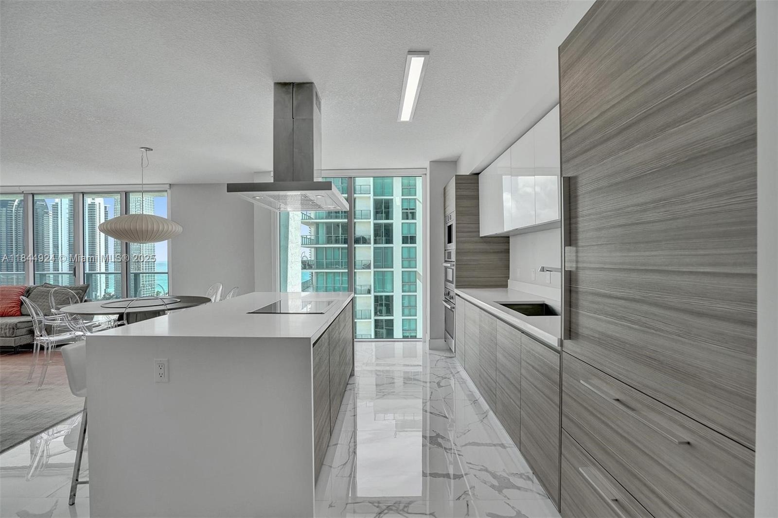 image Parque Towers Condo27