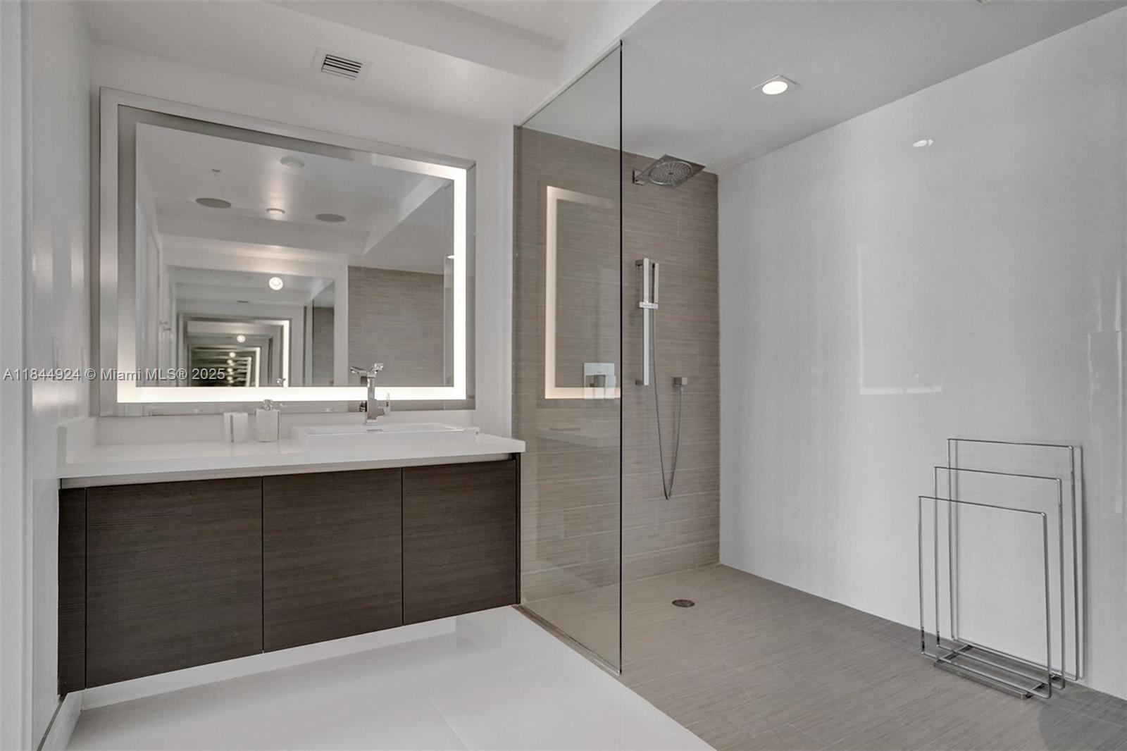 image Parque Towers Condo29