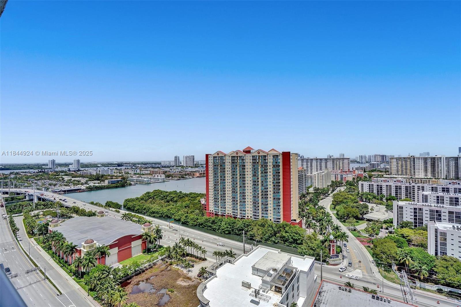 image Parque Towers Condo8