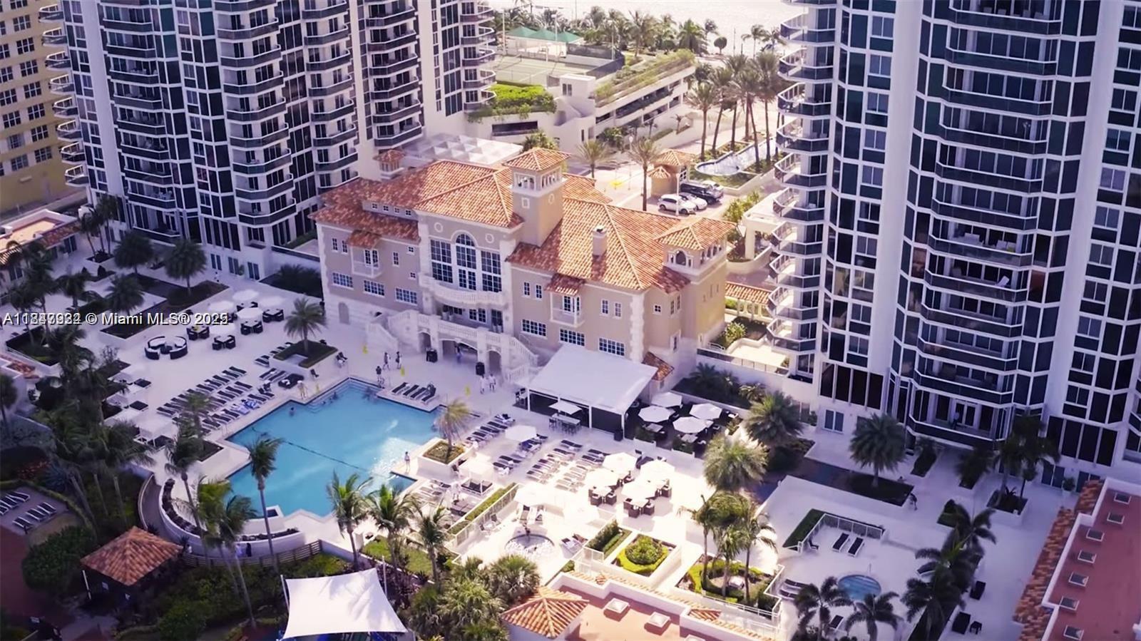 4779 Collins Ave #3708