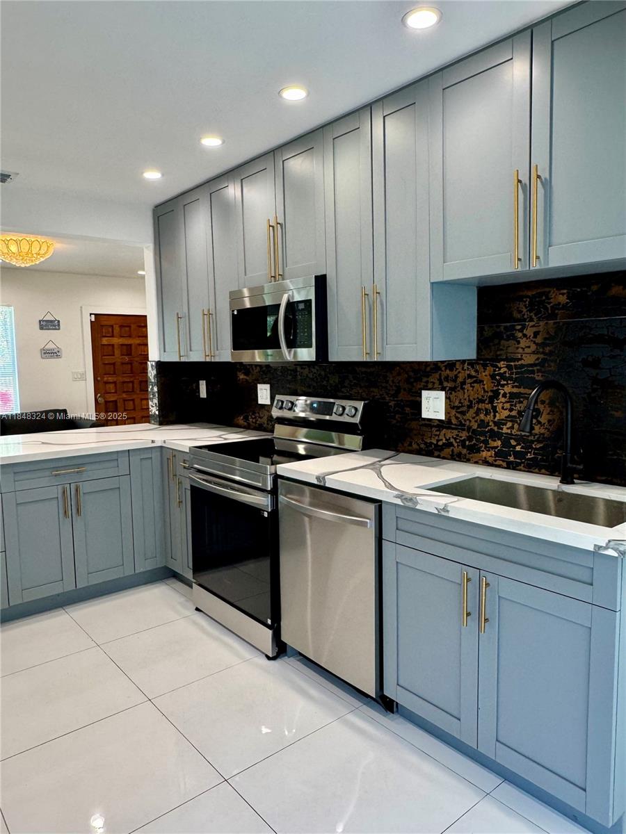 766 NW 45th St