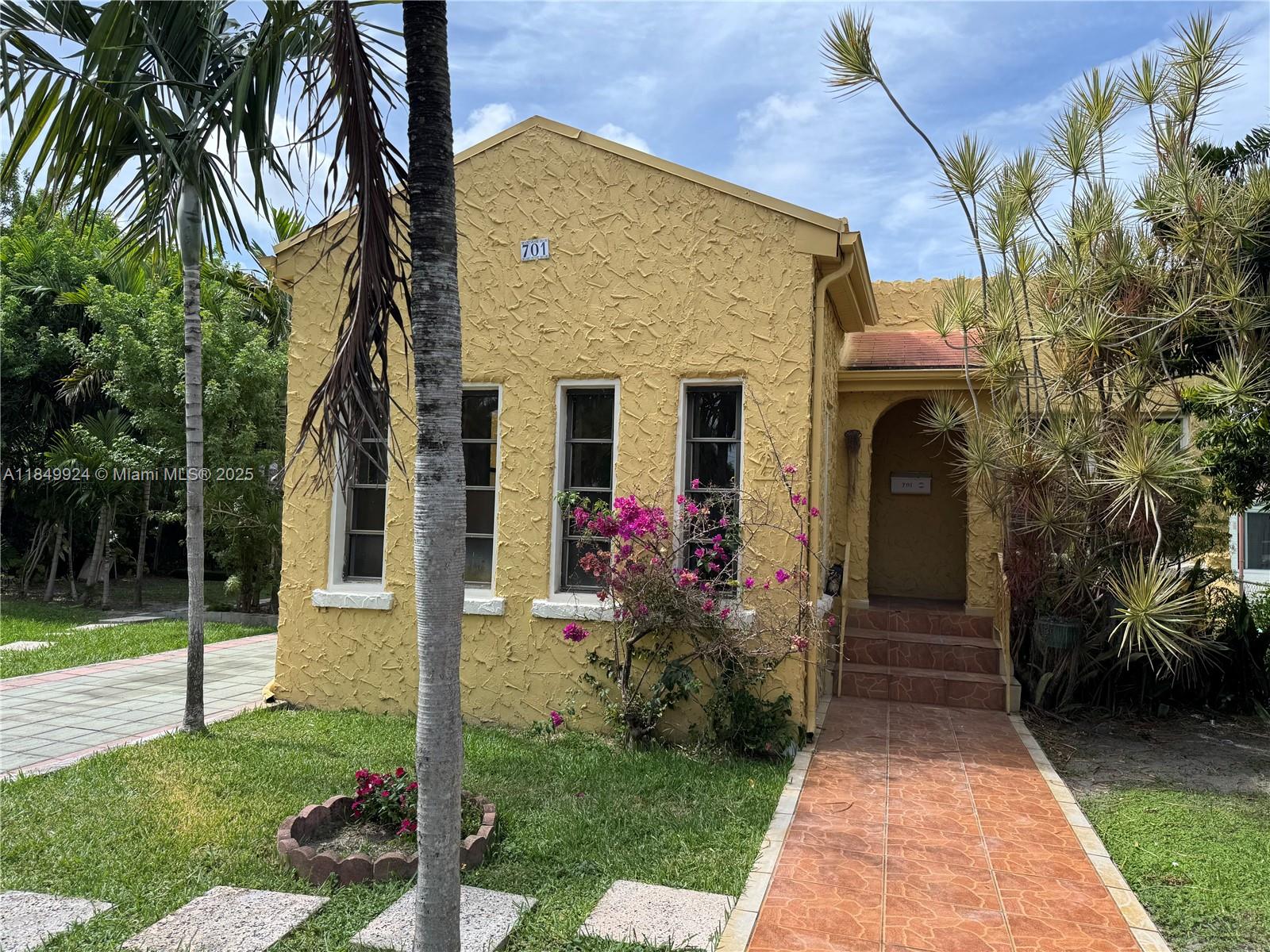 701 NE 4th Ct