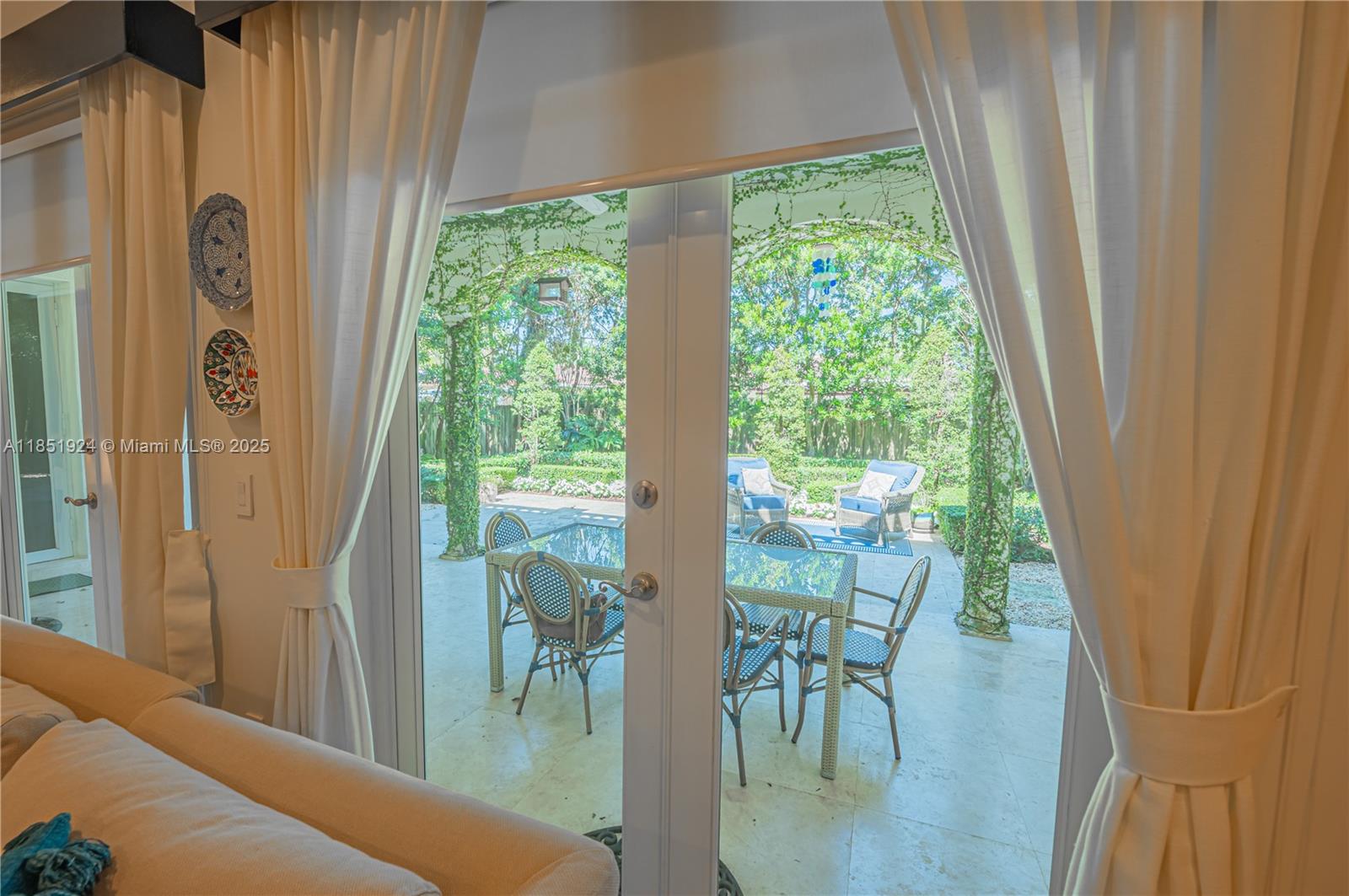 5815 SW 27th St Miami, FL 33155 5815 SW 27th St Miami, FL 33155